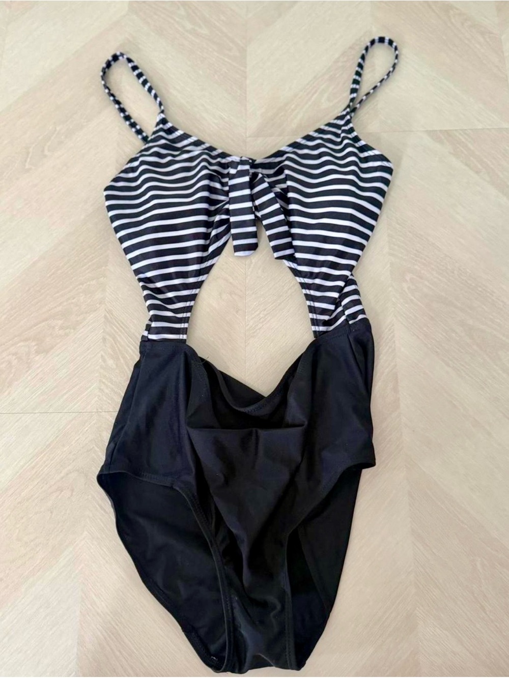 Source Unknown Black and White Striped Cutout One-Piece Swimsuit